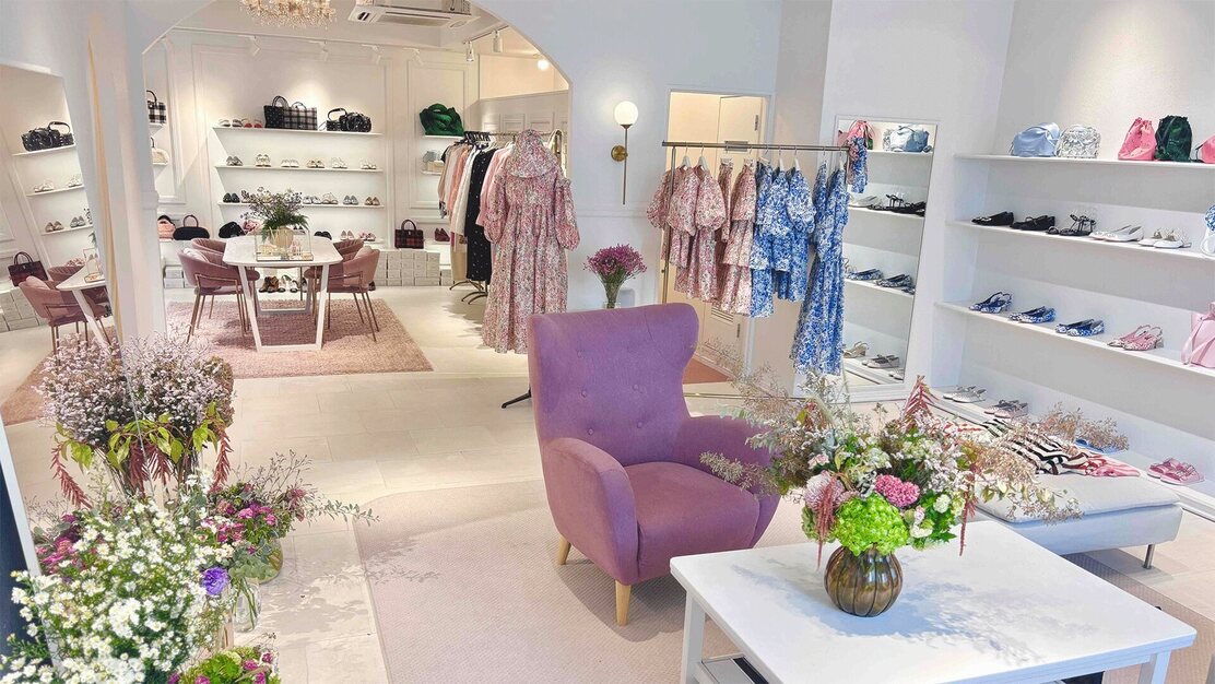 OEM営業生産管理|東京|有名ブランドに携わる|完全週休2日制|服装自由のカバー写真