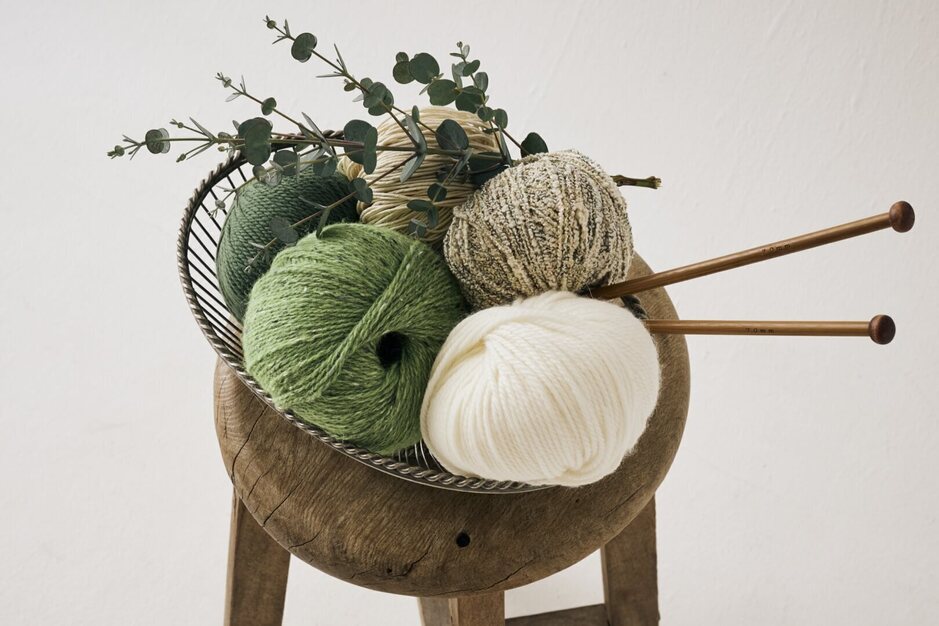 【東京｜企画デザイナー】ニットアパレル｜ODM｜OEM｜賞与年2回｜土日休みのカバー写真