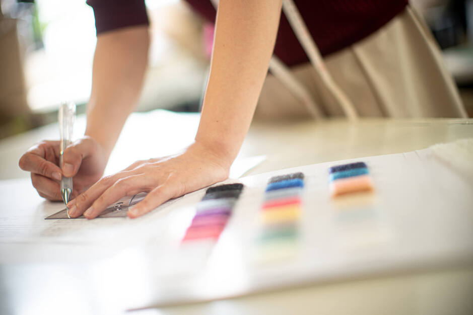 【2027卒 ニット製品OEMの営業企画 | 東京 | 正社員 】海外出張あり！のカバー写真