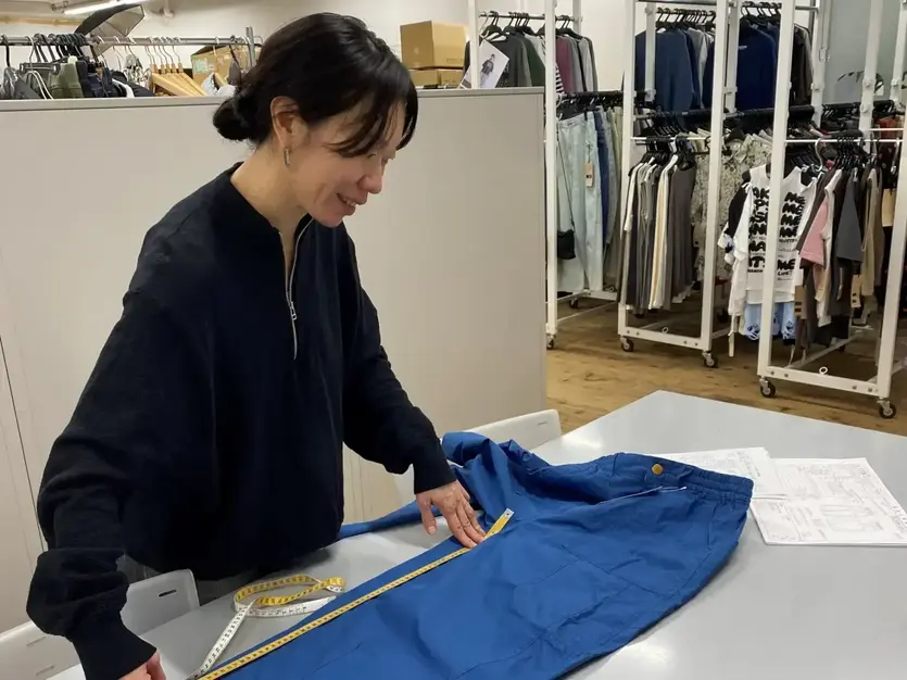 【正社員｜パタンナー｜大阪】レディースカジュアルアパレル／こだわり抜く服作りのカバー写真