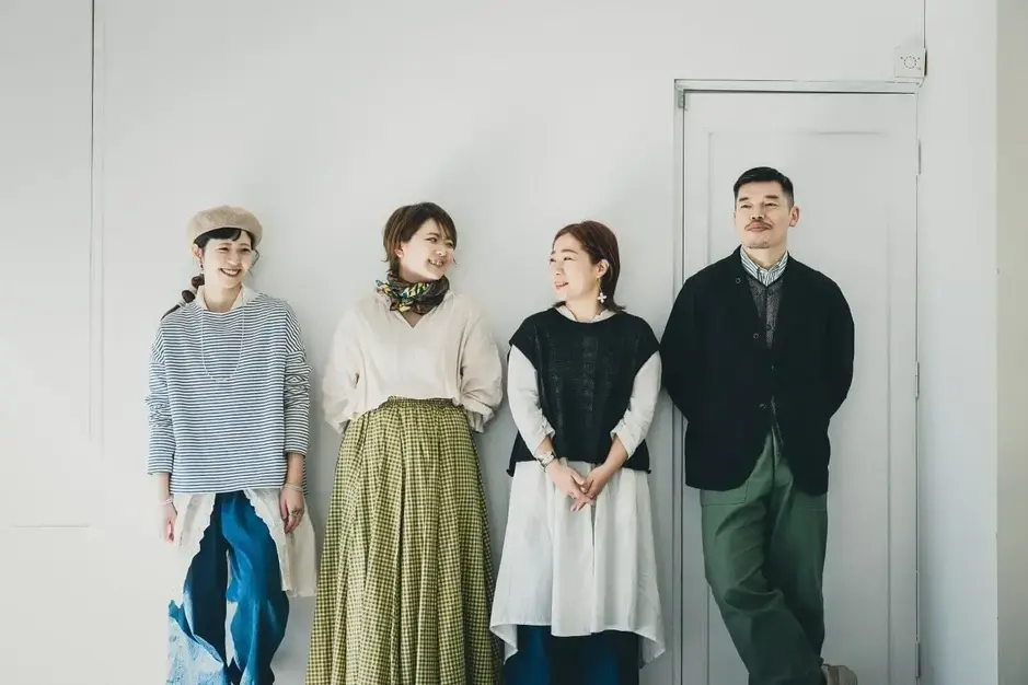 レディース自社アパレルの販売スタッフ◆さりげなく個性的なブランド／百貨店内の店舗のカバー写真