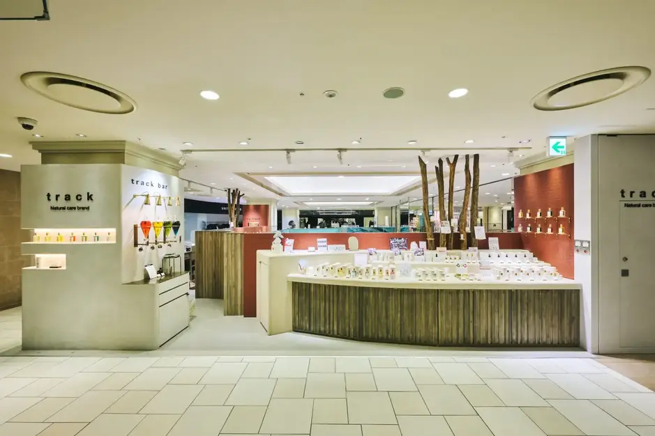 ルミネ横浜店コスメスタッフ募集！〈 track〉ナチュラルケアブランド店頭販売のカバー写真