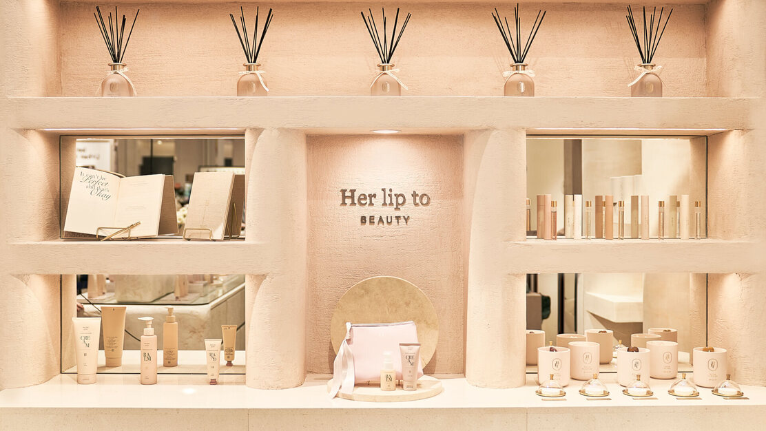 【Her lip to BEAUTY】卸・小売店向け営業企画担当のカバー写真