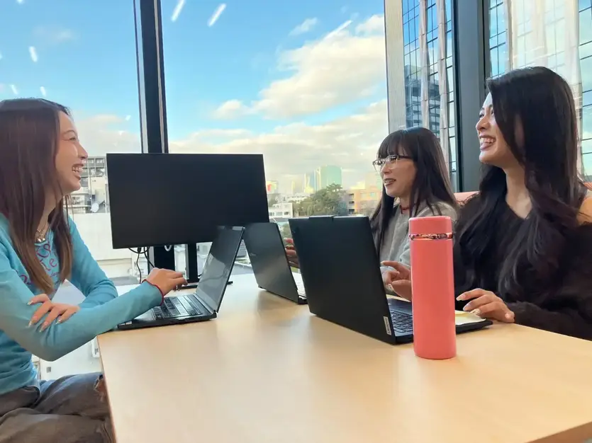 【未経験歓迎！】アパレルリユースのカスタマーサポート｜服装・髪色自由で働ける！のカバー写真