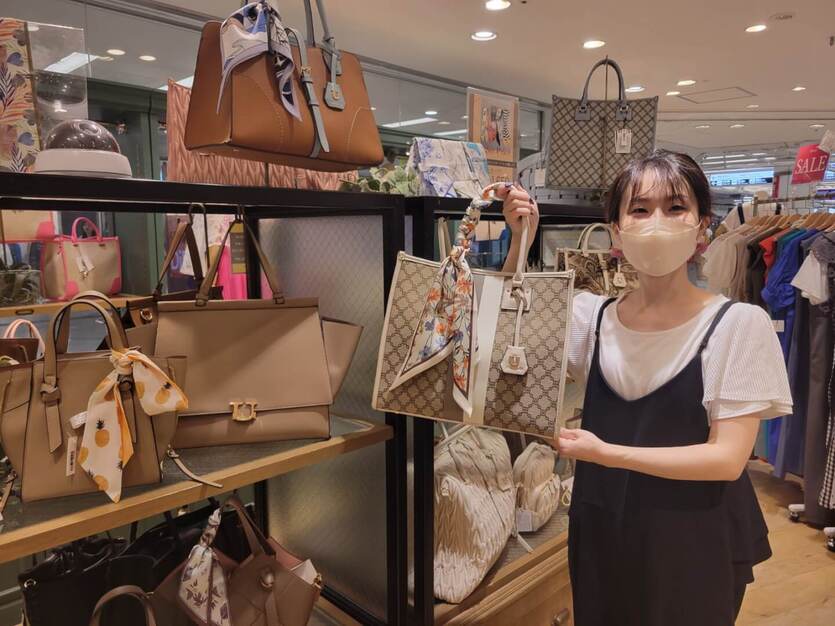 【 販売｜梅田｜アルバイト】時給1250円〜／週2日OK！のカバー写真