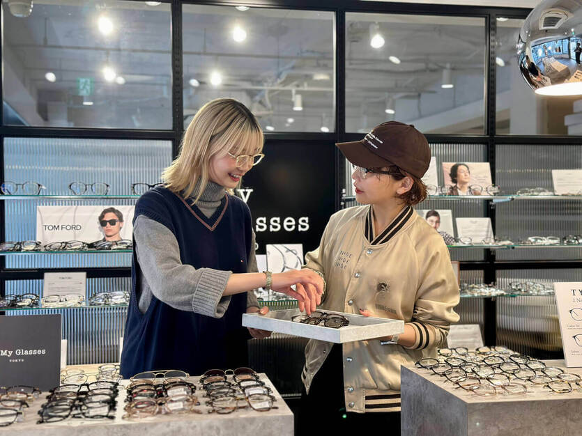 【新宿】学生・フリーター歓迎！めがねの販売スタッフのカバー写真