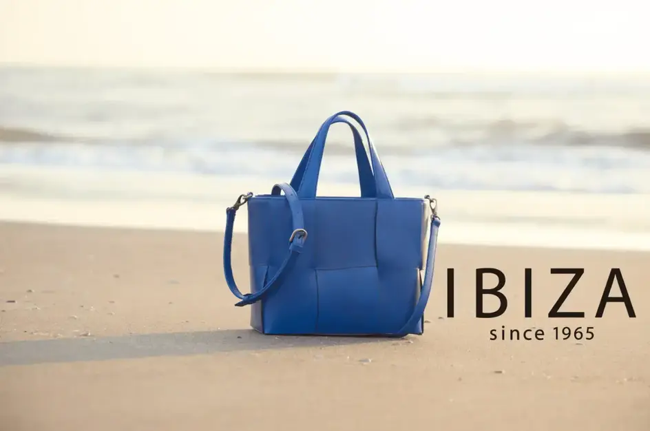 自社ブランド「IBIZA」：商品発送スタッフのカバー写真