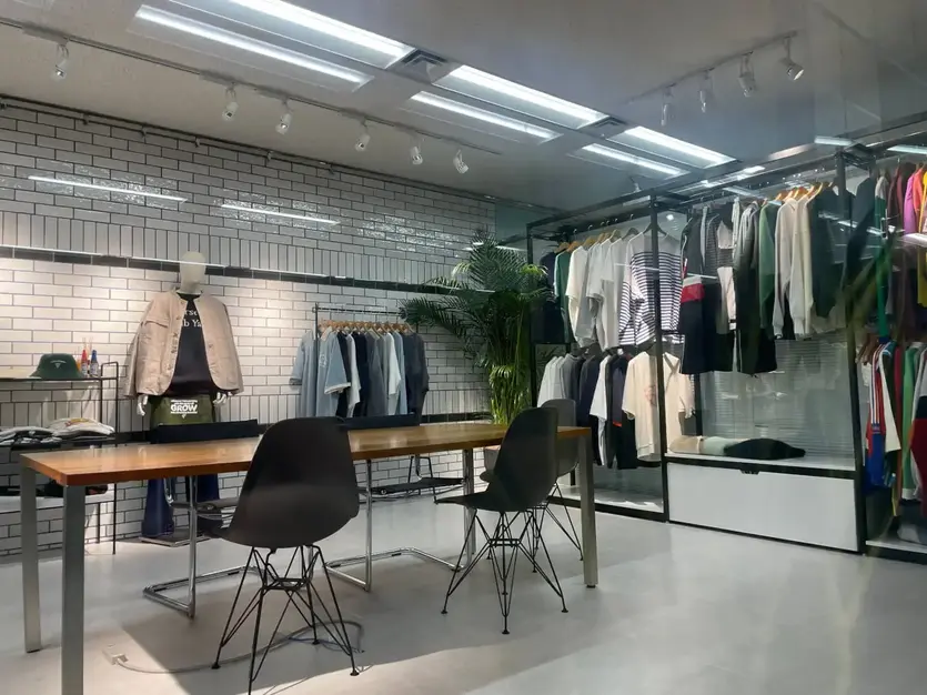 アパレルメーカーの【貿易/品質/生産管理】※土日祝休※賞与４ヶ月のカバー写真