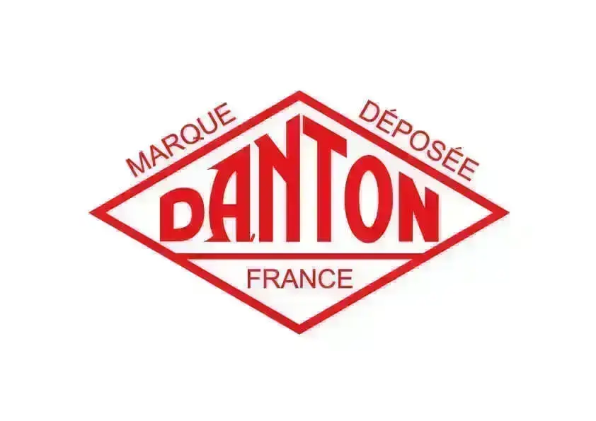 「ORCIVAL」「DANTON」などマーケティング担当｜ブランドディレクションのカバー写真