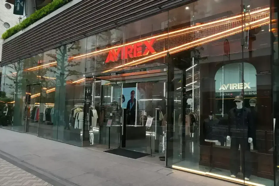 【AVIREX / 立川ルミネ】アパレル販売／未経験者活躍中／社員登用ありのカバー写真
