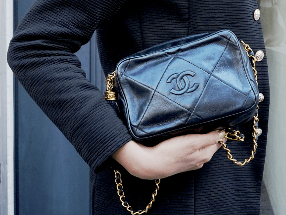 高級ブランド中古品 仕入れバイヤー｜昇給あり｜急成長企業のカバー写真