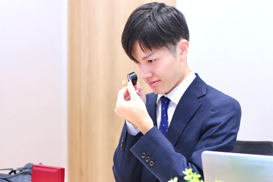 【買取接客岐阜】ブランド査定｜未経験でも鑑定士を目指せる｜アパレル経験を活かす！のカバー写真