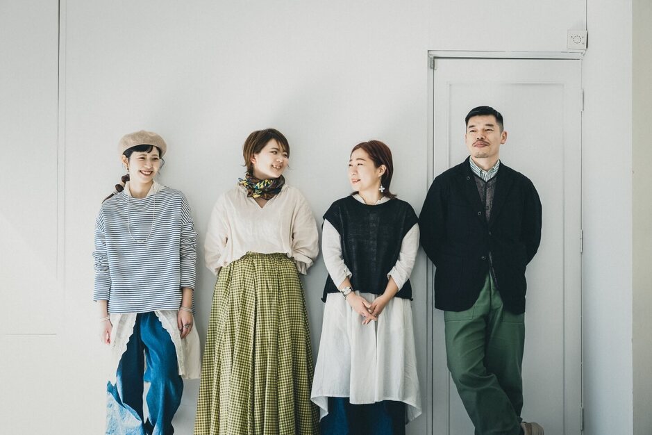 レディース自社アパレルの販売スタッフ◆さりげなく個性的なブランド／百貨店内の店舗のカバー写真