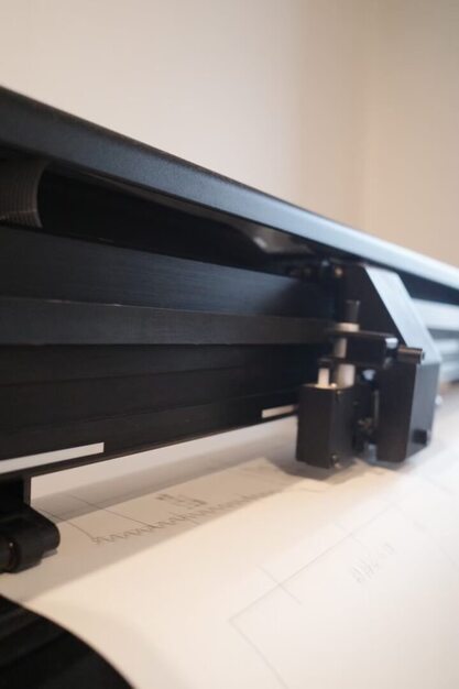 海外出張あり！縫製現場と共に作り上げるパタンナー職のカバー写真