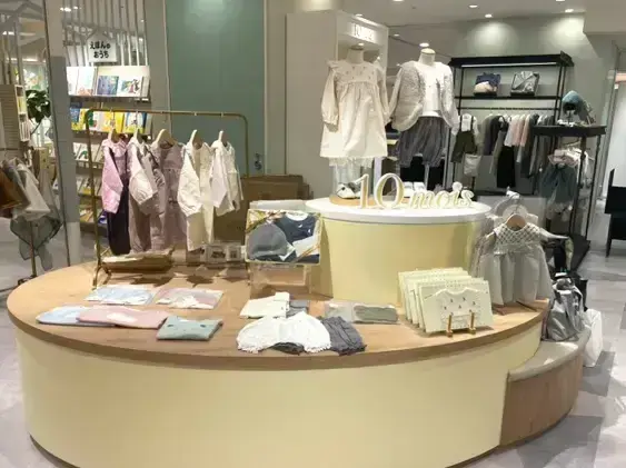 【正社員】【神戸阪急10mois】ベビーグッズ・アパレルの販売のカバー写真