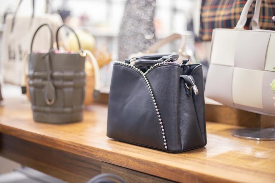 服飾デザイナー/バッグ・雑貨・皮革製品/年間休日120日/東京のカバー写真