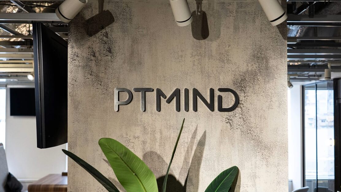 新宿本社【VIVAIA】CRM施策担当◆経験者採用／年収500万～／賞与年2回のカバー写真