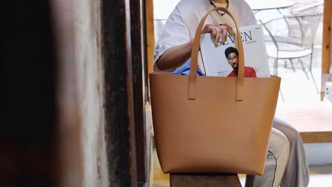 職人が作る革製バッグ・財布ブランドの販売スタッフ募集！！SLOWグランフロント店のカバー写真