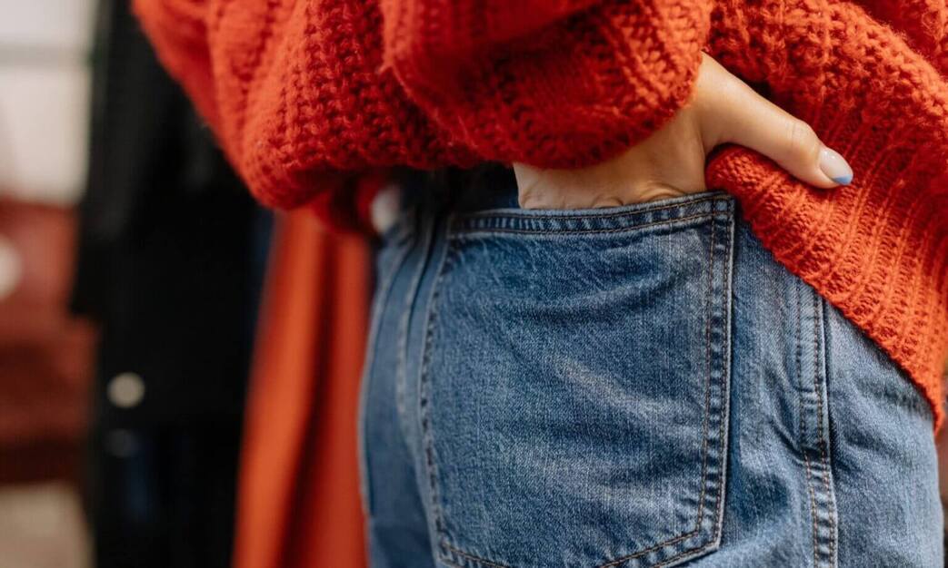 ニット製品(OEM)営業／糸・製品のカバー写真