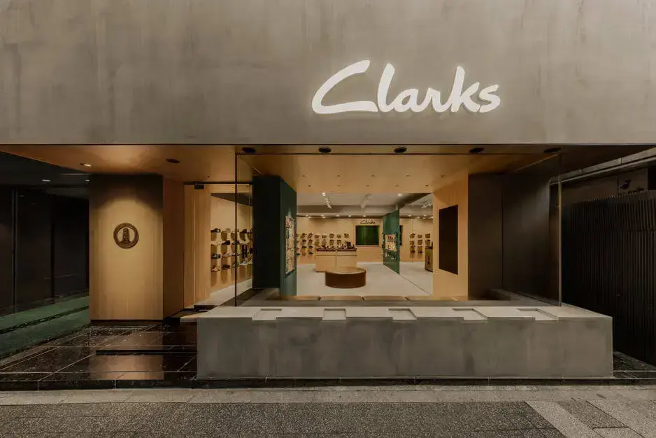 【正社員｜奈良新店】年間休日123日&福利厚生充実｜CLARKSスタッフ募集のカバー写真