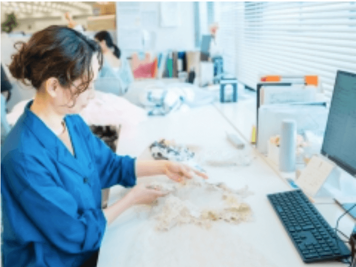 【27卒｜商品企画デザイナー｜東京】チャコット(株)｜人生を、芯から美しくのカバー写真