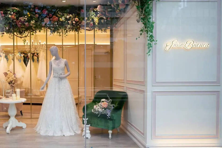 【大阪勤務】ウエディングドレススタイリスト｜業界未経験OK｜年末年始休みのカバー写真