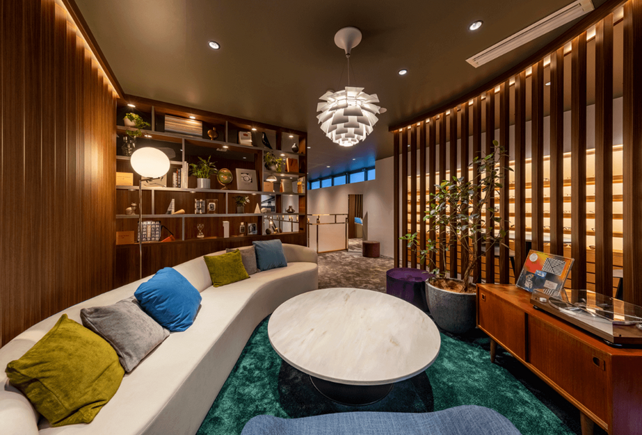 【27卒本選考】『EYEVAN』月給30万！新卒1年目から成長したいあなたへのカバー写真