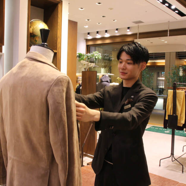 【都内】ラグジュアリーセレクトショップのメンズ販売スタッフ／STRASBURGOのカバー写真