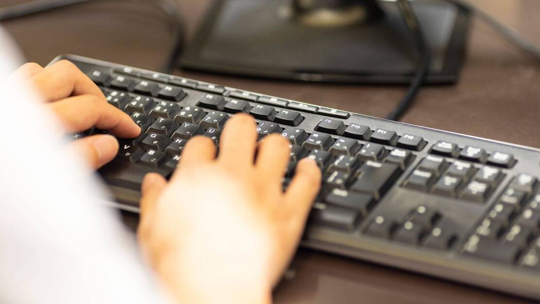 【事務系総合職】経理・総務・秘書スタッフ　※転勤無しのカバー写真