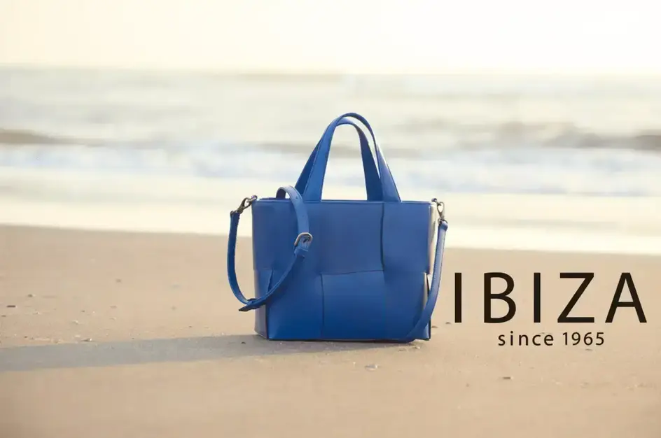 自社ブランド「IBIZA」：検品スタッフのカバー写真