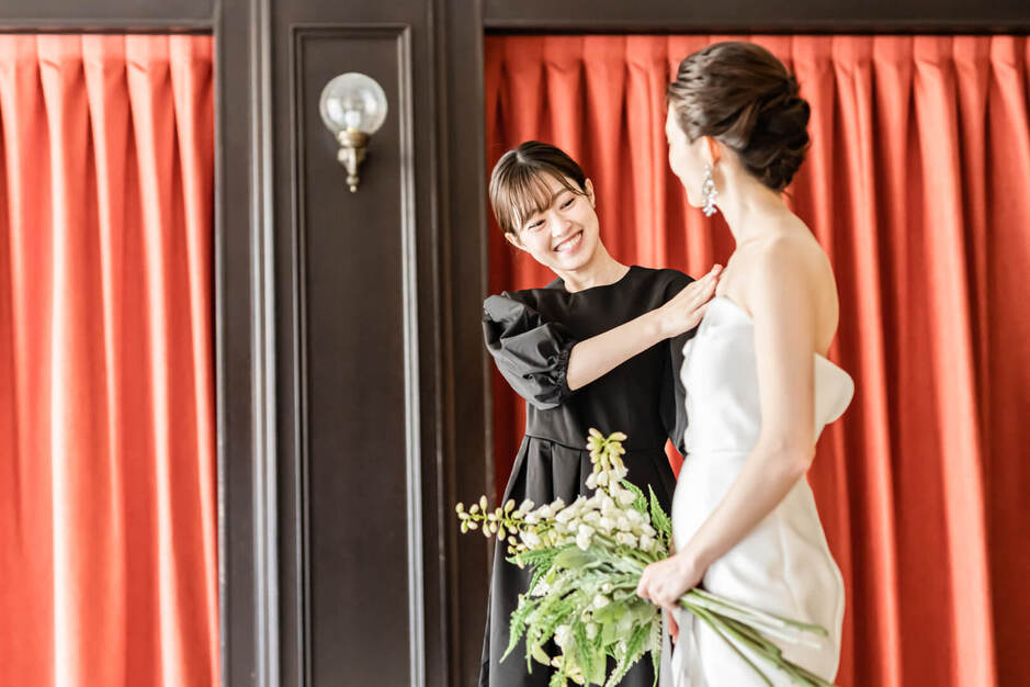 【福岡勤務】ウエディングドレススタイリスト｜業界未経験OK｜表彰制度ありのカバー写真