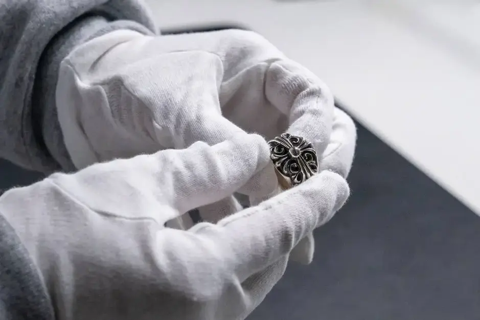 【スニダン】クロムハーツ鑑定士のカバー写真