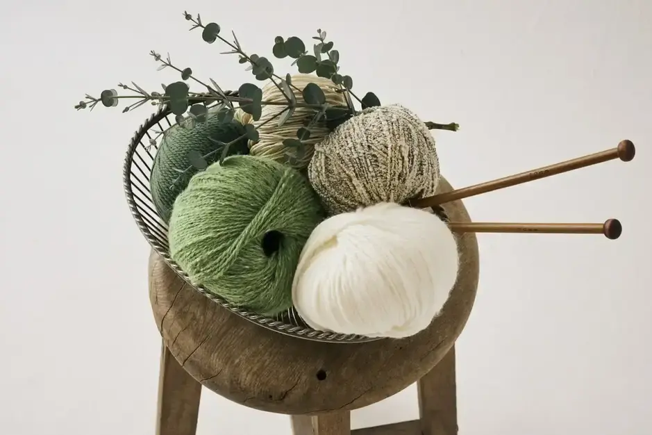 【東京｜企画デザイナー】ニットアパレル｜ODM｜OEM｜賞与年2回｜土日休みのカバー写真