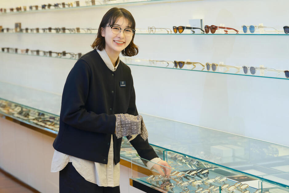 【27卒本選考】『EYEVAN』未経験歓迎！ファッション業界で成長できるチャンスのカバー写真