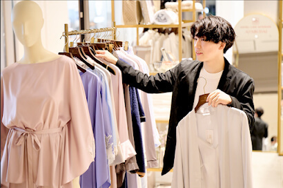 【販売】麻布台ヒルズ│残業ほぼなし│有休消化率8割│個人ノルマなしインセンティブのカバー写真