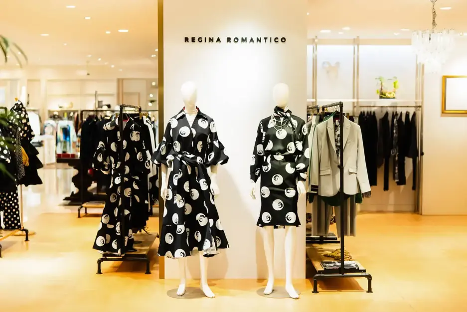【 心を動かすお洋服でお客様の人生に彩りを 】販売スタッフのカバー写真