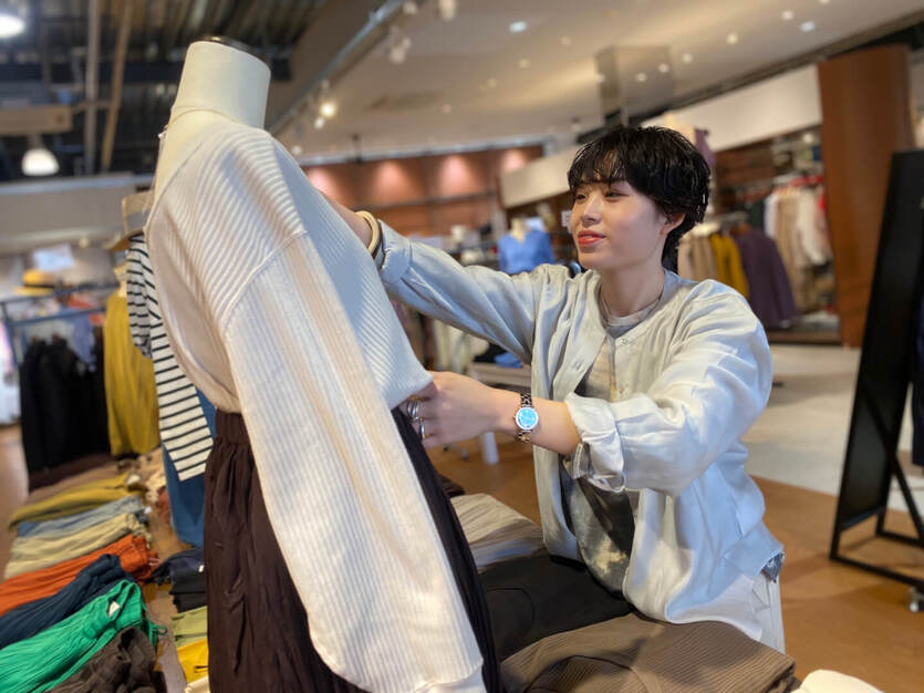 【アパレル｜販売｜正社員】warehouse 鳥栖プレミアムアウトレット店のカバー写真
