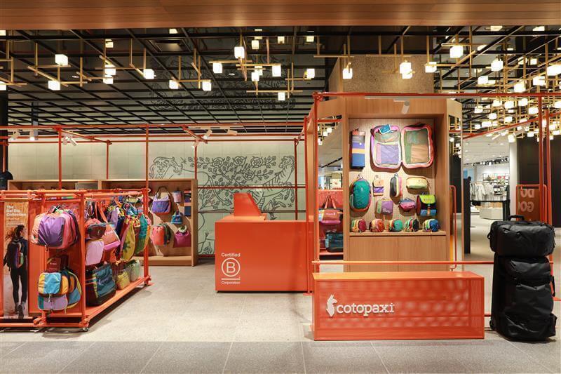 アウトドアバッグ＆アパレルが有名／コトパクシで販売職＠グランフロント大阪のカバー写真