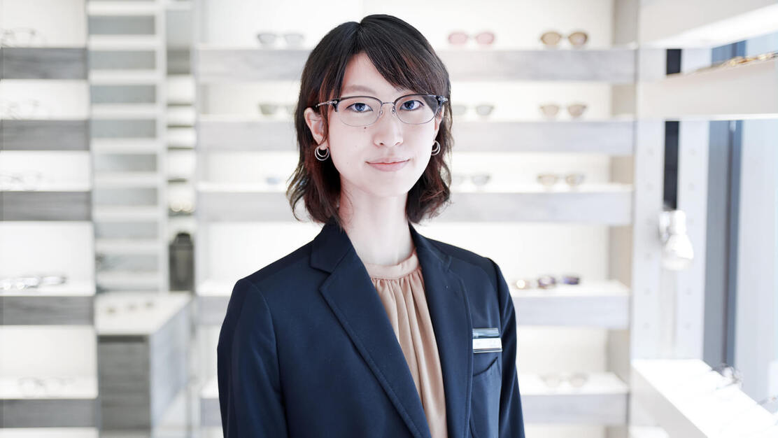 英語・中国語を活かす【東京23区／横浜／千葉】アイウェア販売｜未経験歓迎のカバー写真