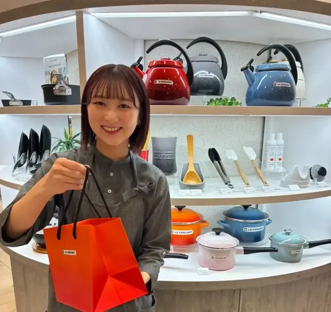【京都高島屋】残業月5h未満・5日以上の連休取得◎『ル・クルーゼ』の販売スタッフのカバー写真
