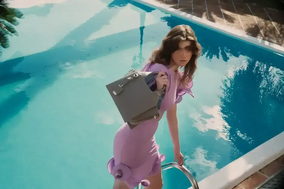 【新宿】週3日〜OK！Jewelna Rose販売｜髪色ネイル自由♡残業なしのカバー写真