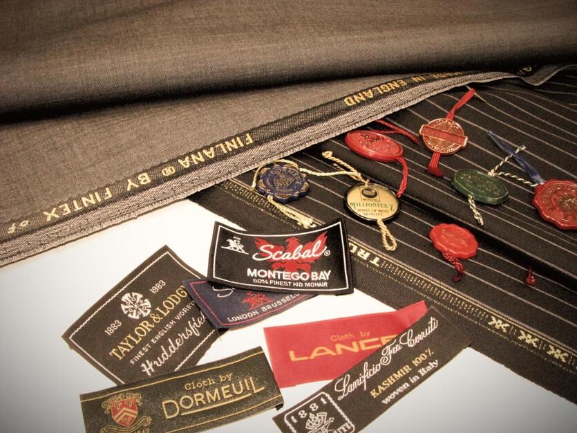 カフェを併設したオーダースーツ店舗の接客販売のカバー写真