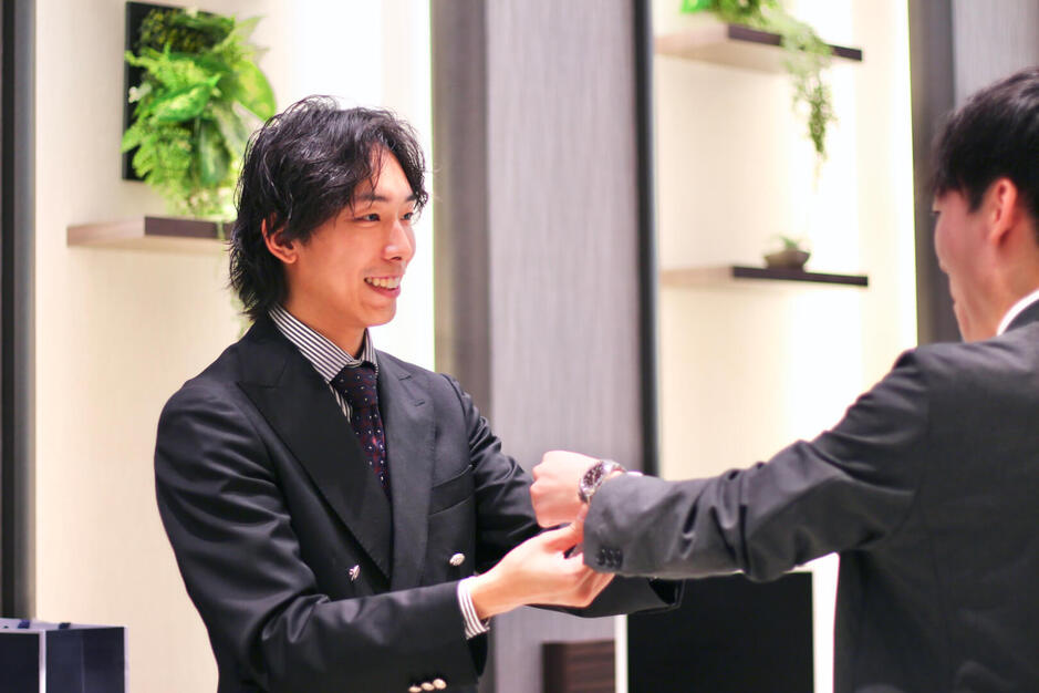 【買取接客福岡】ブランド査定｜未経験でも鑑定士を目指せる｜アパレル経験を活かす！のカバー写真