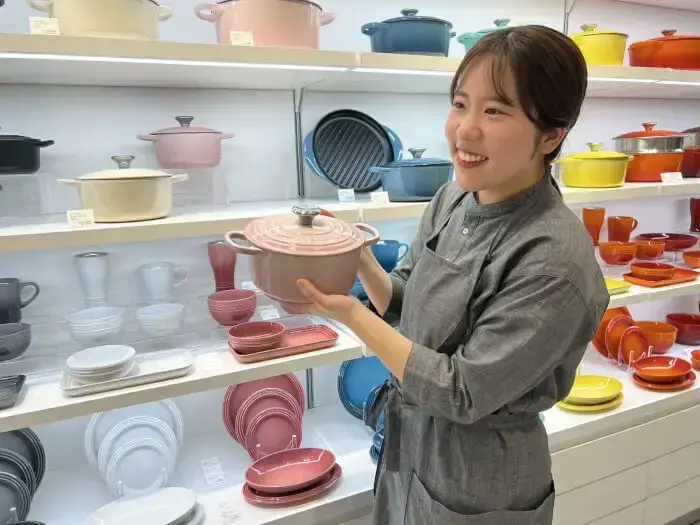 残業月5h未満＆インセンティブあり◎『ル・クルーゼ』の販売スタッフ【幕張】のカバー写真