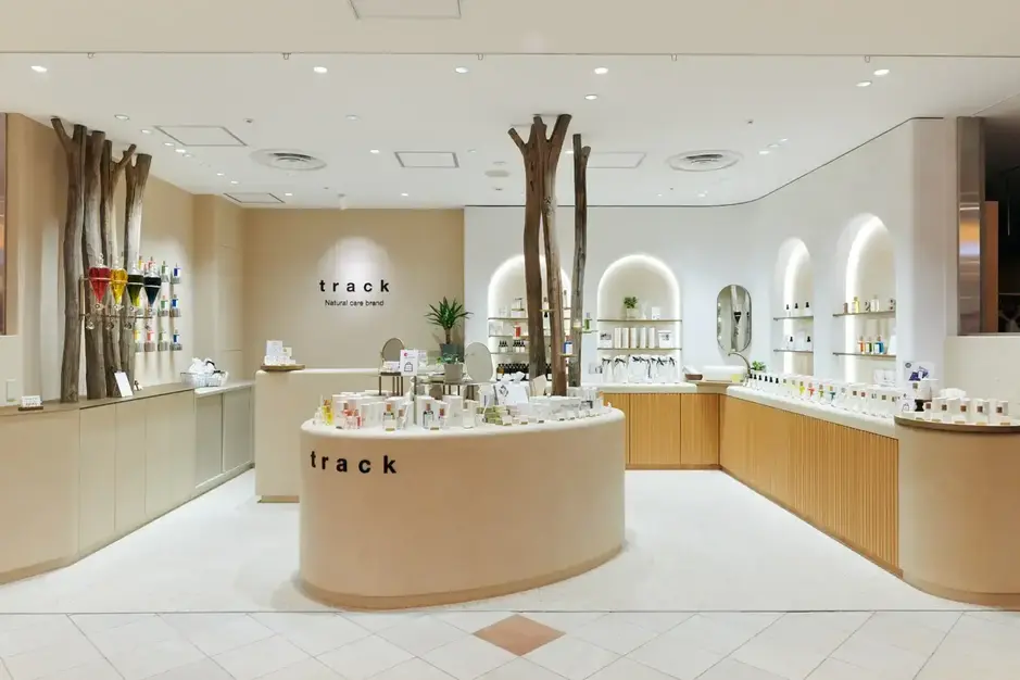 ルミネ新宿店 社員スタッフ募集！〈 track 〉ナチュラルケアブランド店頭販売のカバー写真