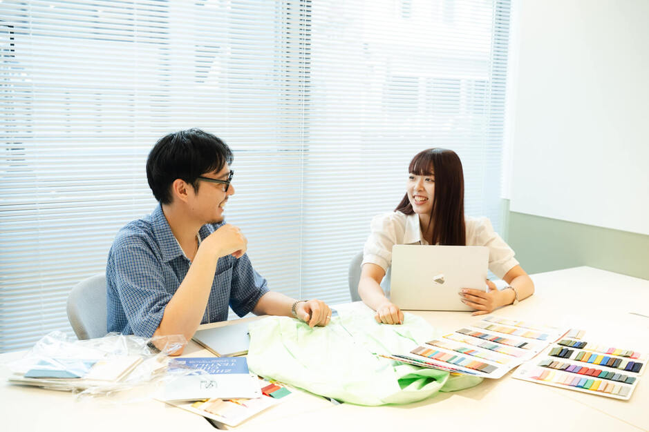 急成長アパレルD2Cでブランド立ち上げに挑戦！インフルエンサーマーケ担当者募集！のカバー写真