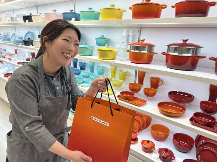 【渋谷】残業月5h未満＆インセンティブあり◎『ル・クルーゼ』の販売スタッフのカバー写真