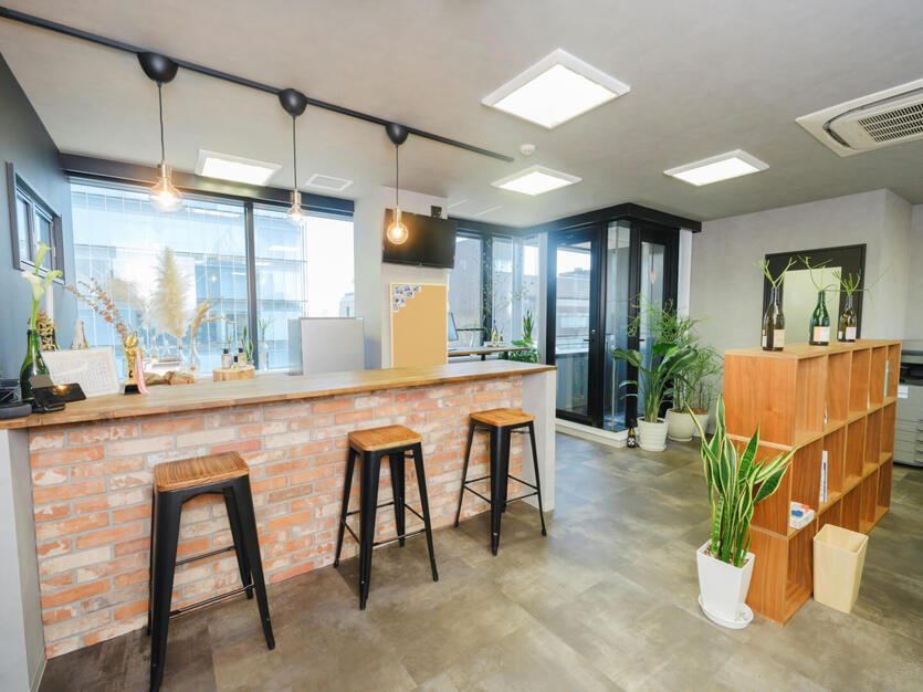 アパレルやコスメ、ライフスタイルブランドの広告運用担当者募集（未経験OK）のカバー写真