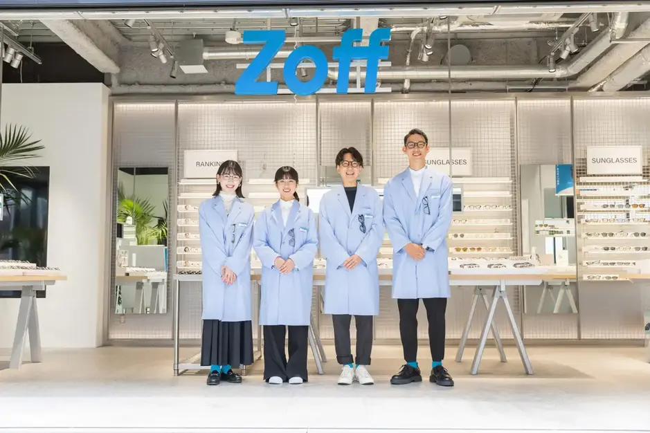  「Zoff」アイウェアの提案・販売、検眼・レンズ加工／未経験歓迎／賞与年2回のカバー写真