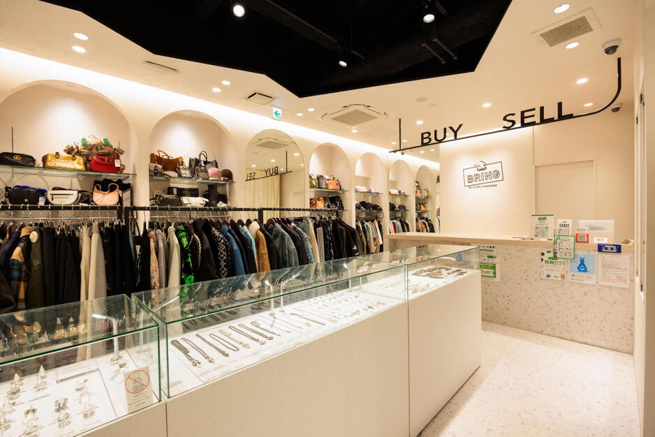 【学生・未経験歓迎！】ブランド古着に触れ、学びながら働く｜販売・SNS担当のカバー写真